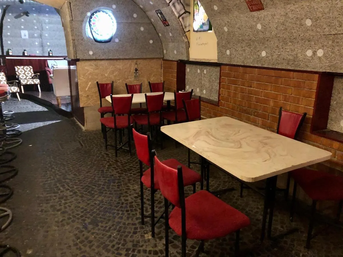 Whole Basement Former Pub 5 For Stag Do Boedapest Appartement