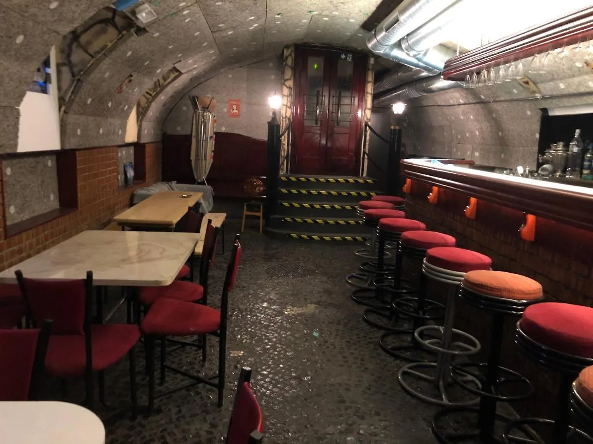Whole Basement Former Pub 5 For Stag Do Boedapest Appartement